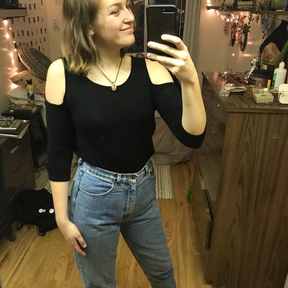 3/4 sleeve flowy “cold shoulder” top size large